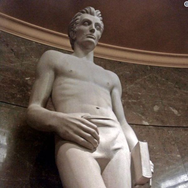 PopUps: Twitter is Thirsting After this Shirtless Statue of Abe Lincoln