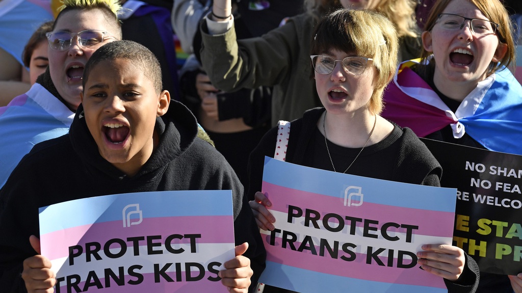 Kentucky GOP Moves to Criminalize Interference with Legislature after Transgender Protests